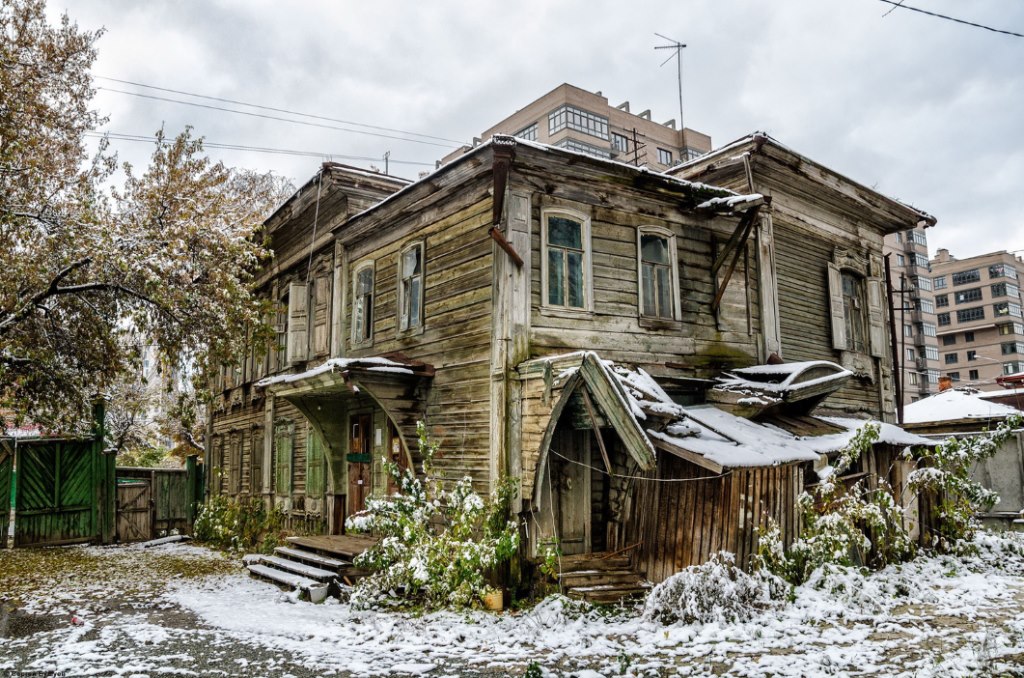 Дом разрушен – не беда, восстановим. Даже если участок чужой. Фото: srb62.ru