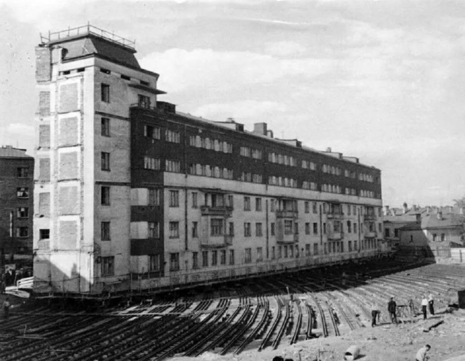 Фото передвижения домов в москве