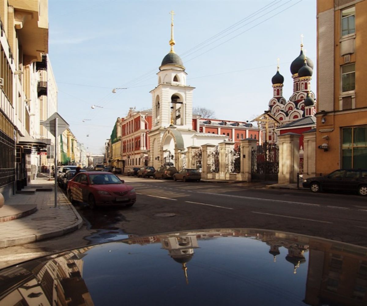 Все переулки москвы. Садовническая улица Москва. Садовнический переулок в Москве. Садовническая улица Москва фото. Садовническая улица д 6 храм Москвы.