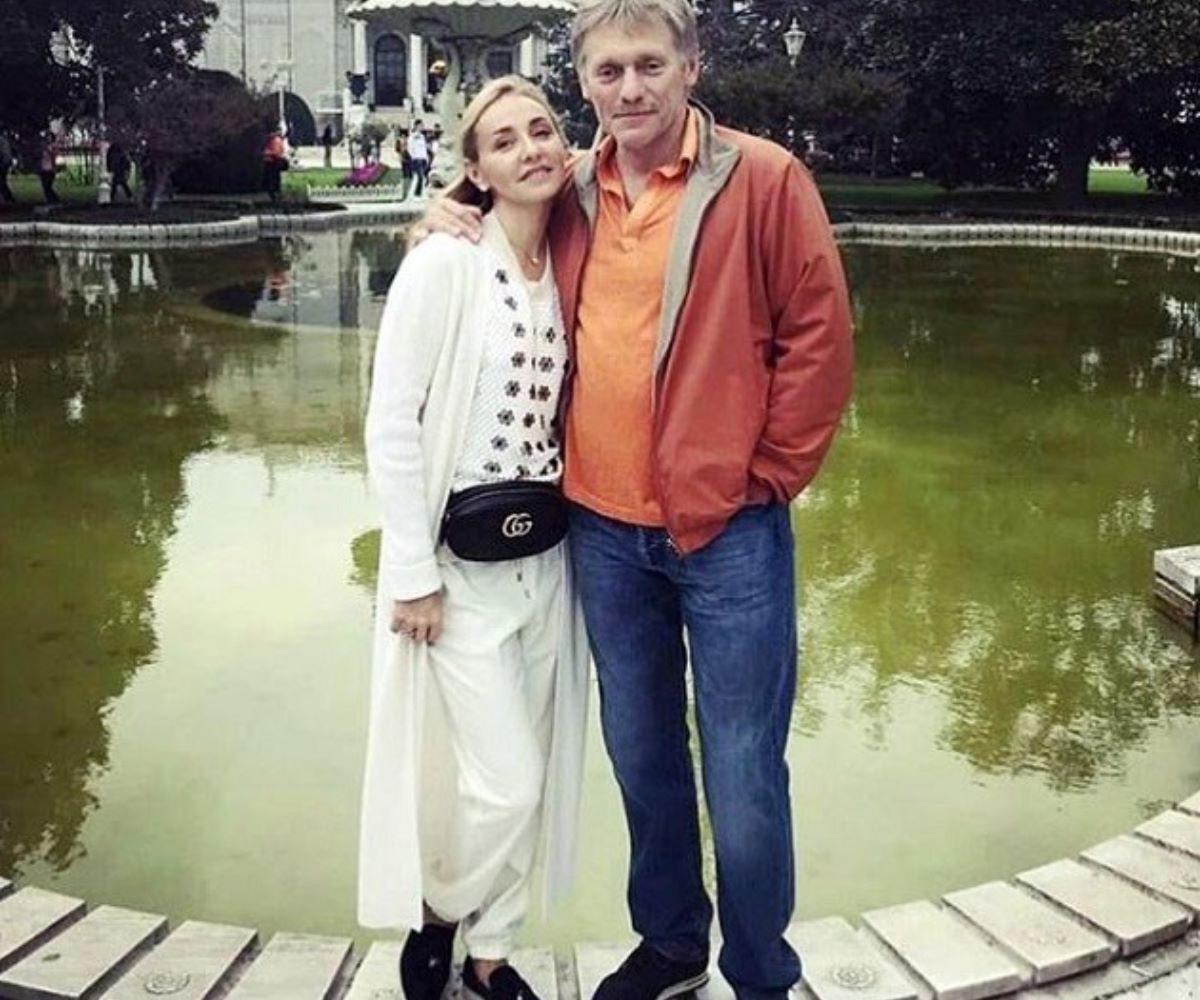 Навка опубликовала фотографии с Песковым в день деревянной свадьбы